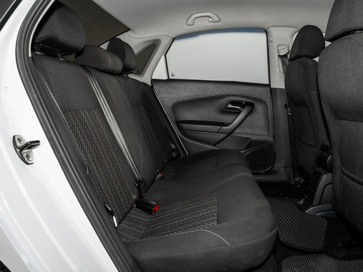 Volkswagen Polo 2016 - фото автомобиля