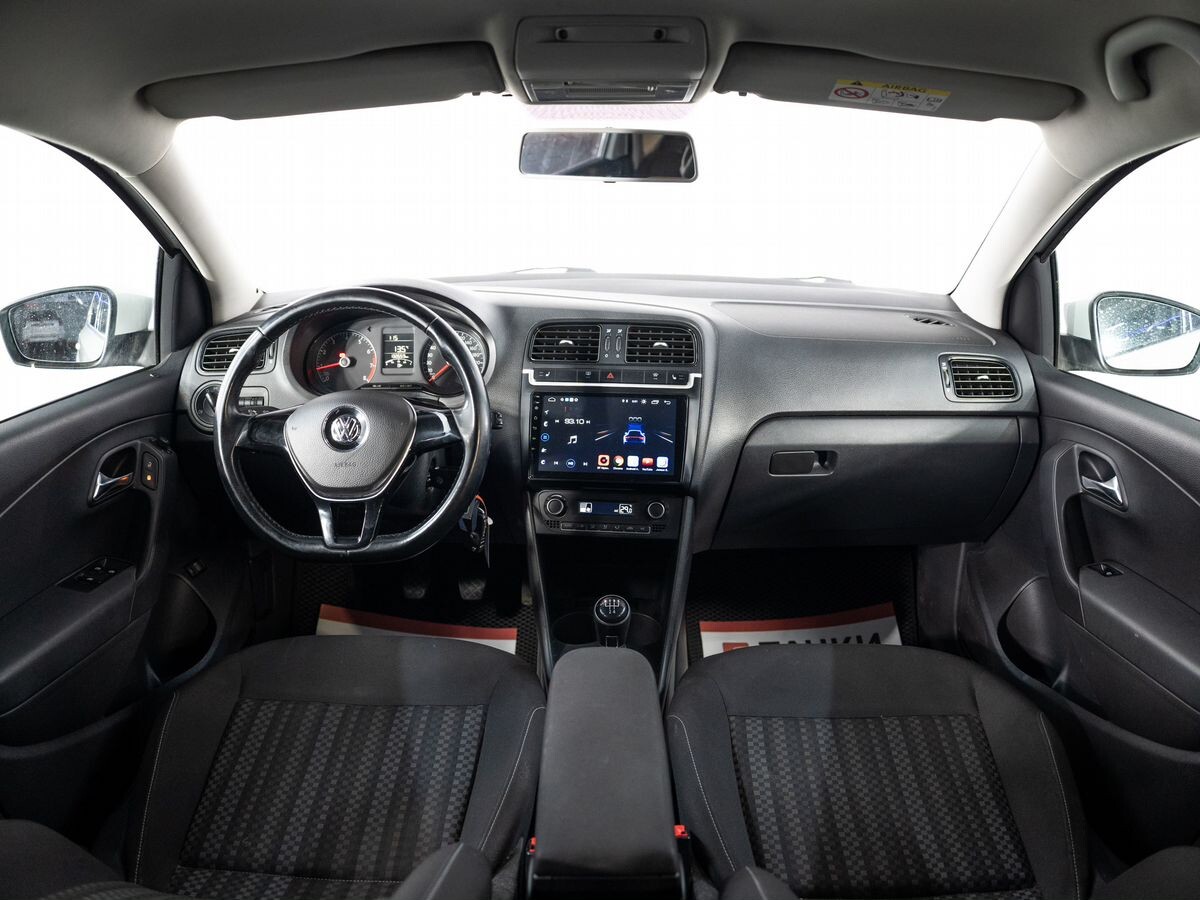 Volkswagen Polo 2016 - фото автомобиля