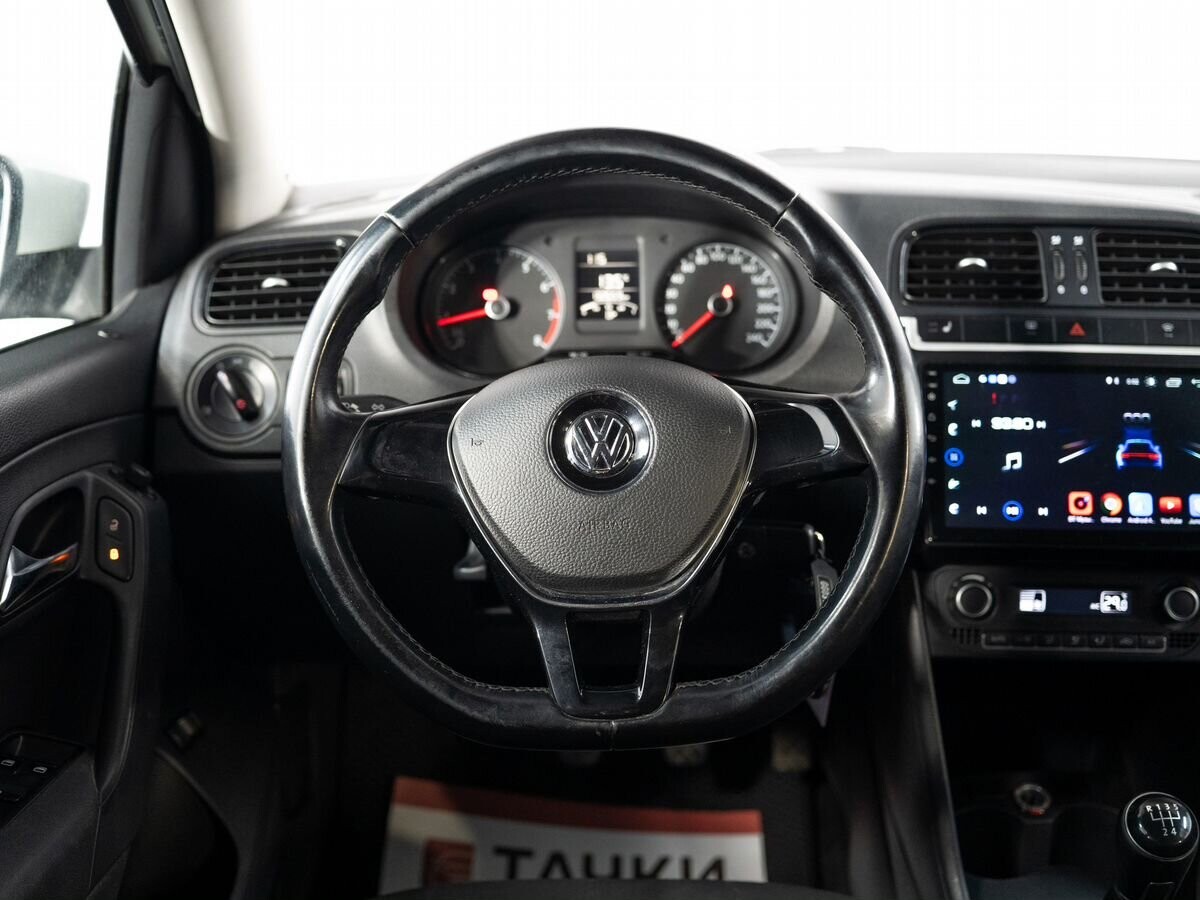 Volkswagen Polo 2016 - фото автомобиля