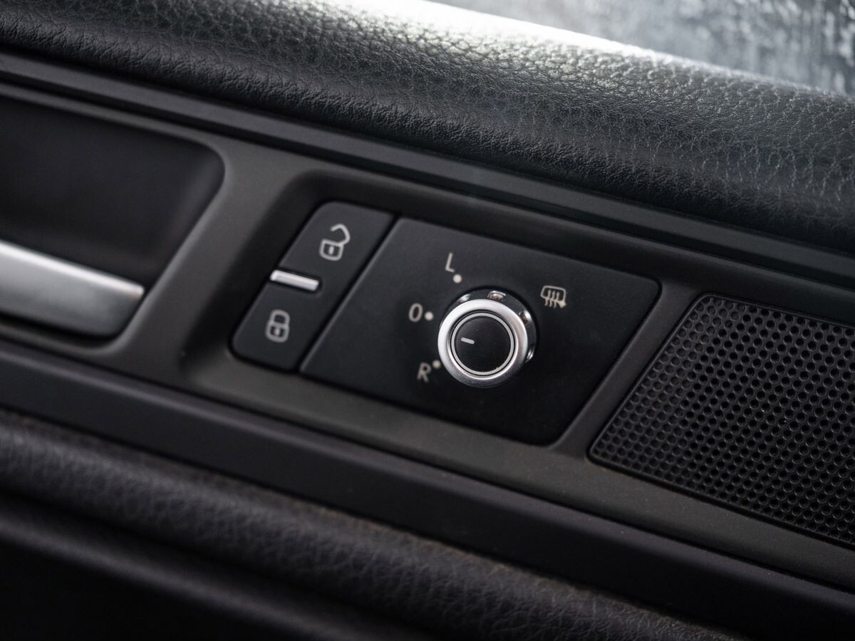 Volkswagen Touareg 2010 - фото автомобиля