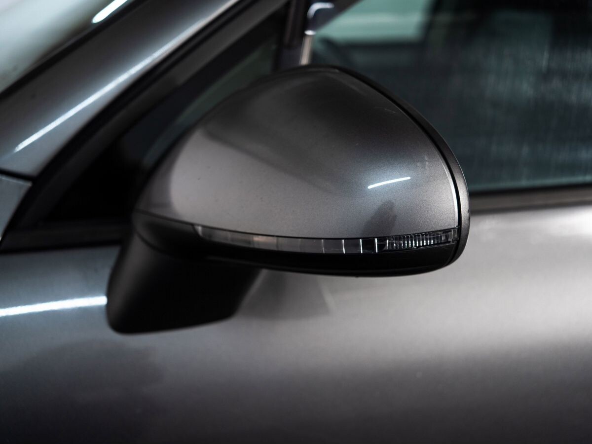 Volkswagen Touareg 2010 - фото автомобиля