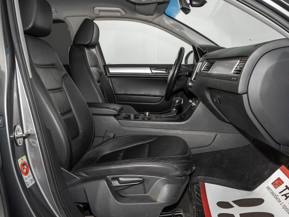 Volkswagen Touareg 2010 - фото автомобиля