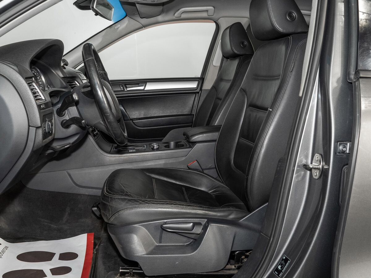 Volkswagen Touareg 2010 - фото автомобиля