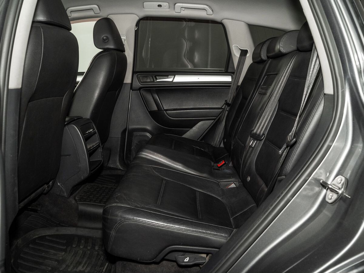 Volkswagen Touareg 2010 - фото автомобиля