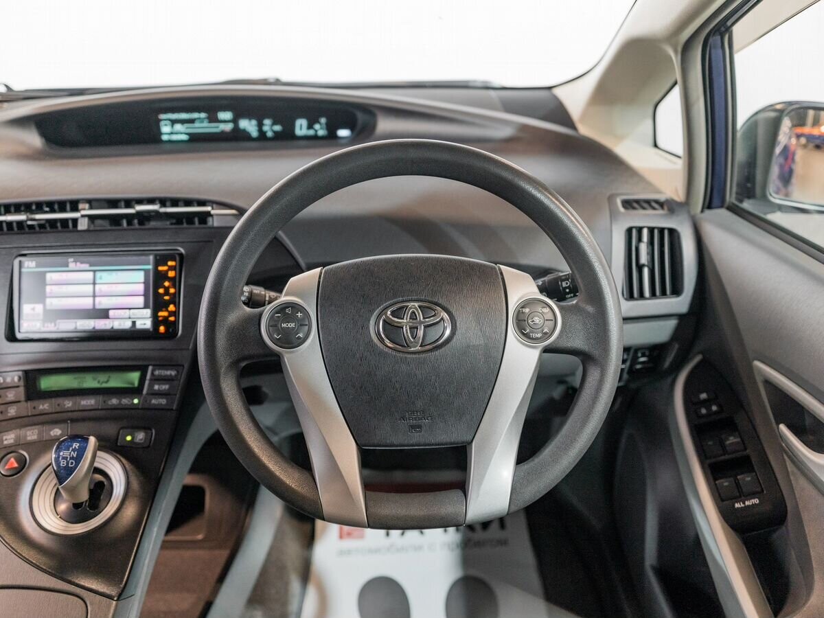 Toyota Prius 2010 - фото автомобиля