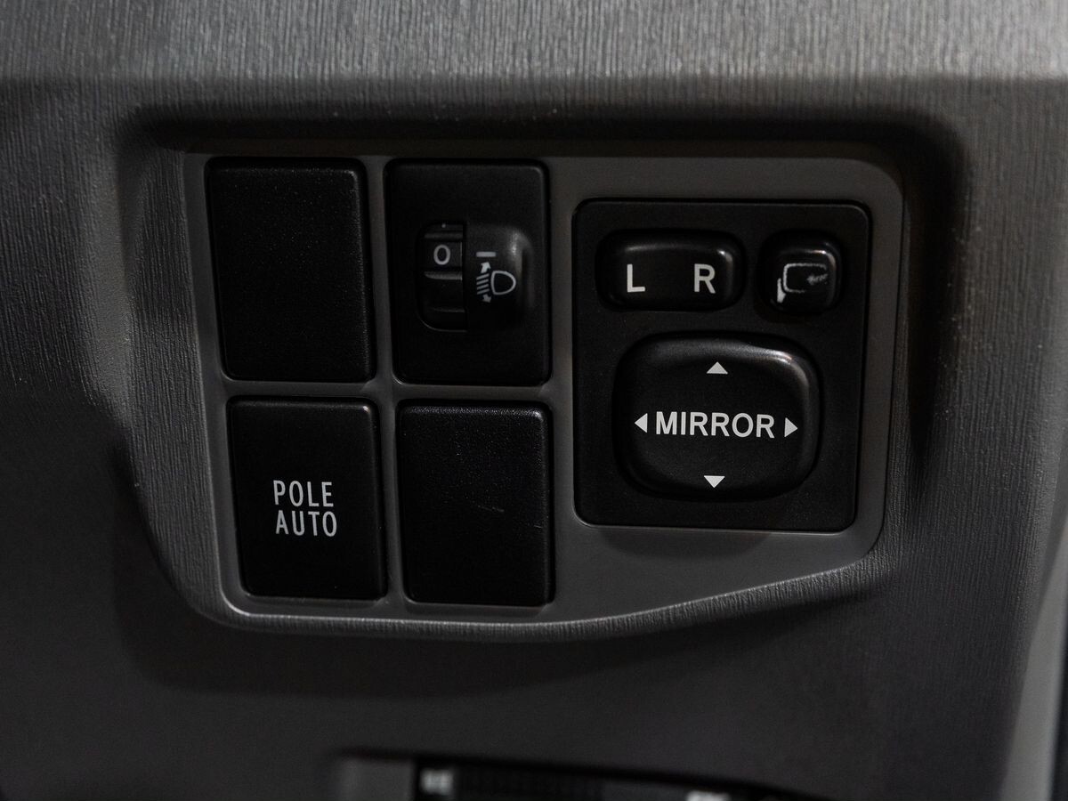 Toyota Prius 2010 - фото автомобиля