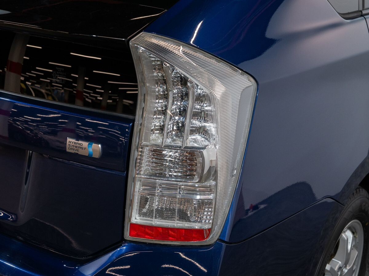 Toyota Prius 2010 - фото автомобиля