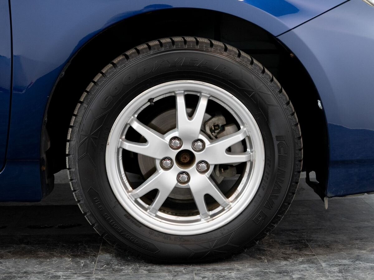 Toyota Prius 2010 - фото автомобиля