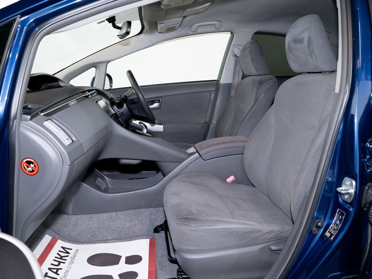 Toyota Prius 2010 - фото автомобиля