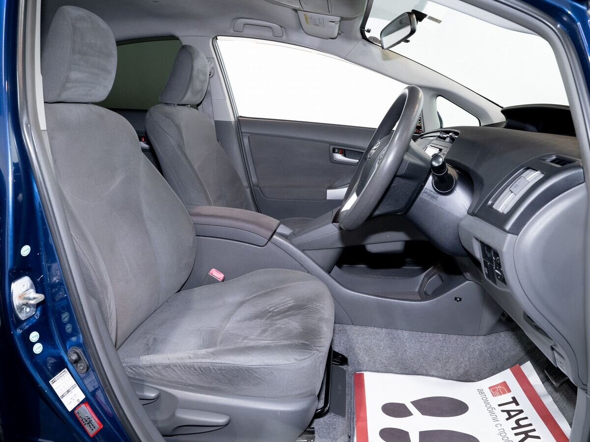 Toyota Prius 2010 - фото автомобиля