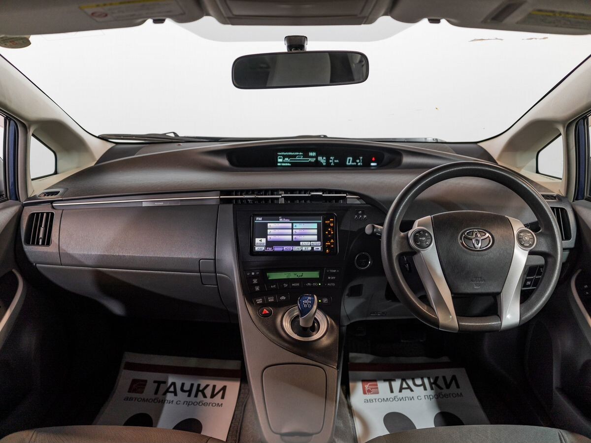 Toyota Prius 2010 - фото автомобиля