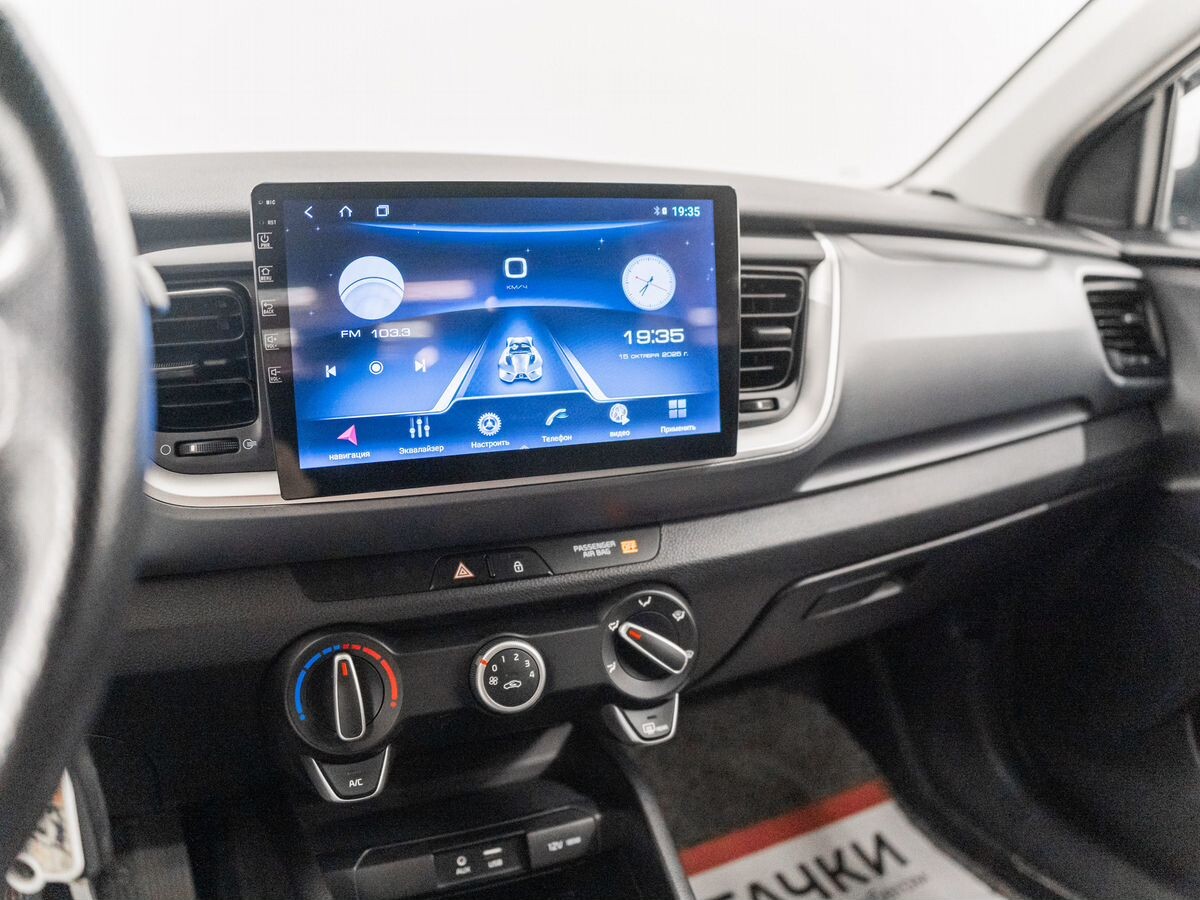 Kia Stonic 2018 - фото автомобиля