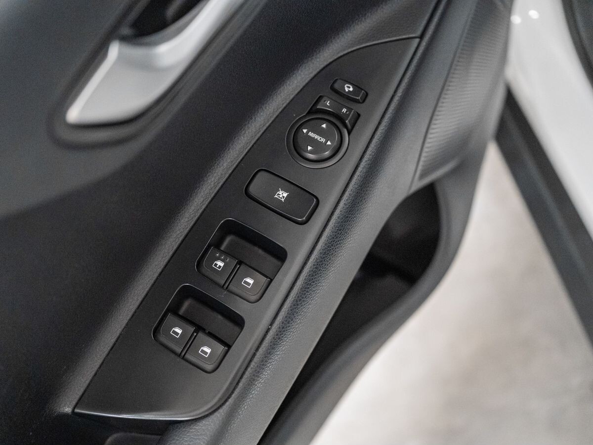 Kia Stonic 2018 - фото автомобиля