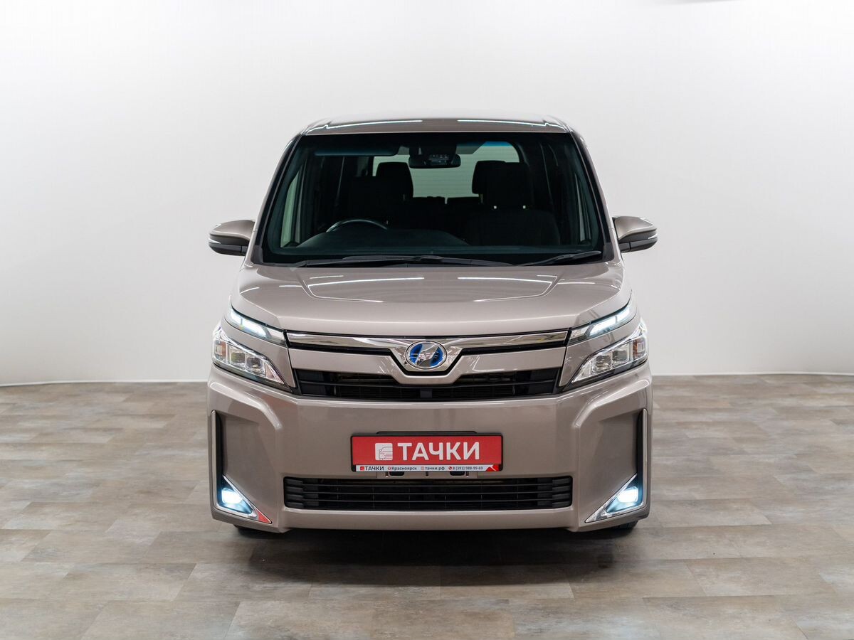 Toyota Voxy 2018 - фото автомобиля
