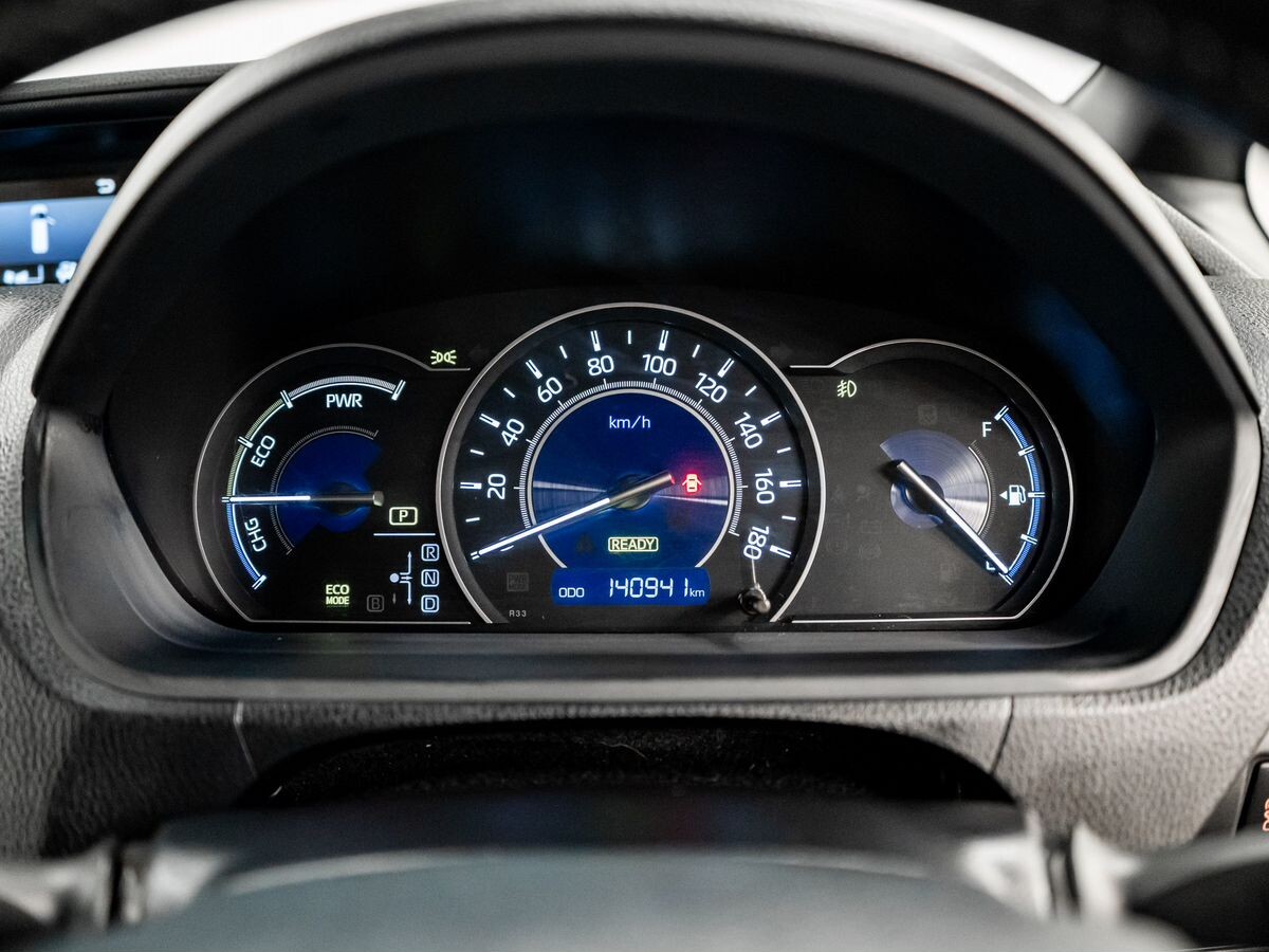 Toyota Voxy 2018 - фото автомобиля