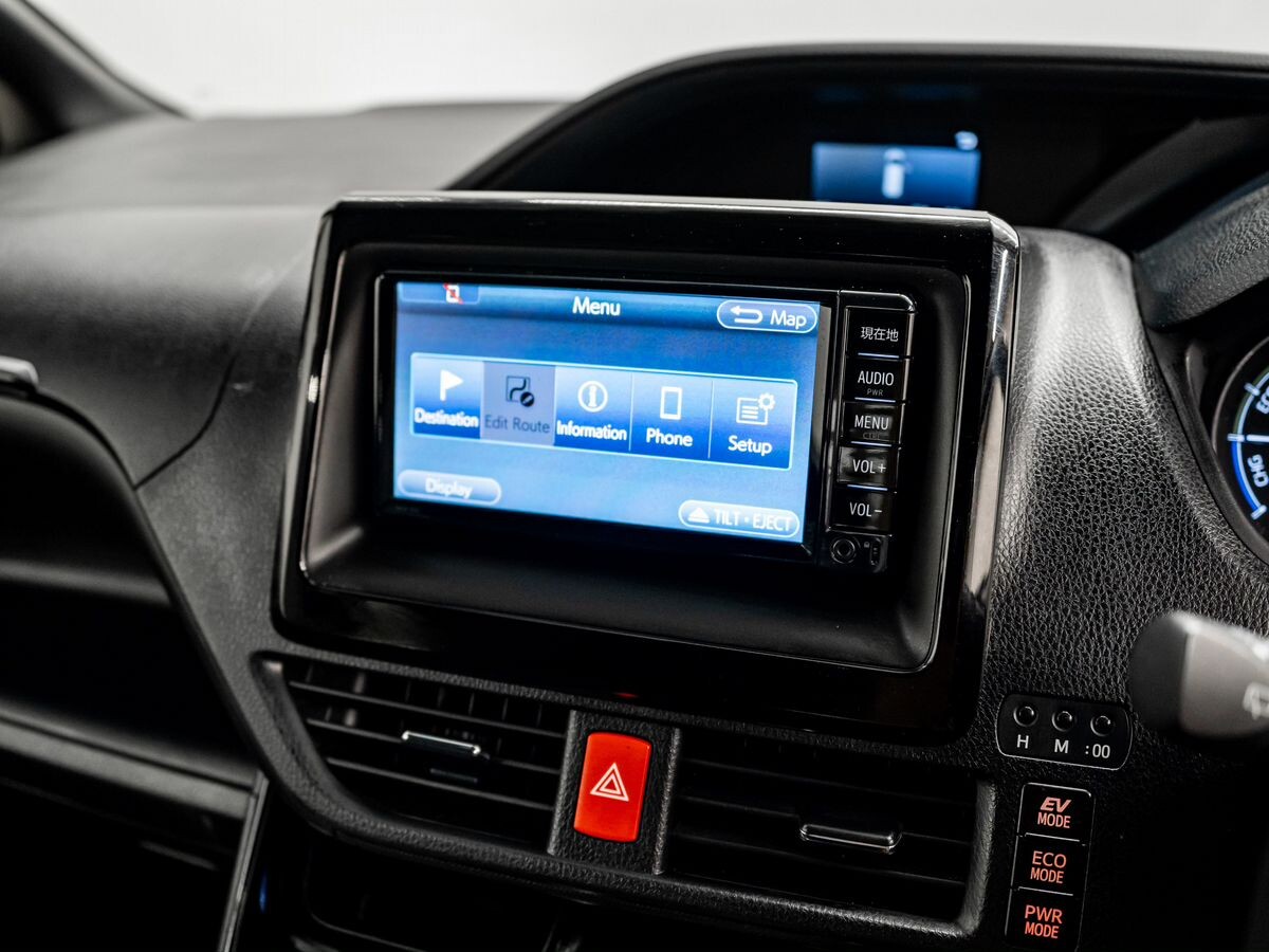 Toyota Voxy 2018 - фото автомобиля