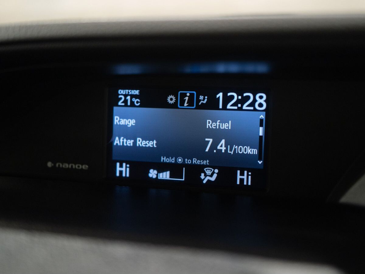 Toyota Voxy 2018 - фото автомобиля