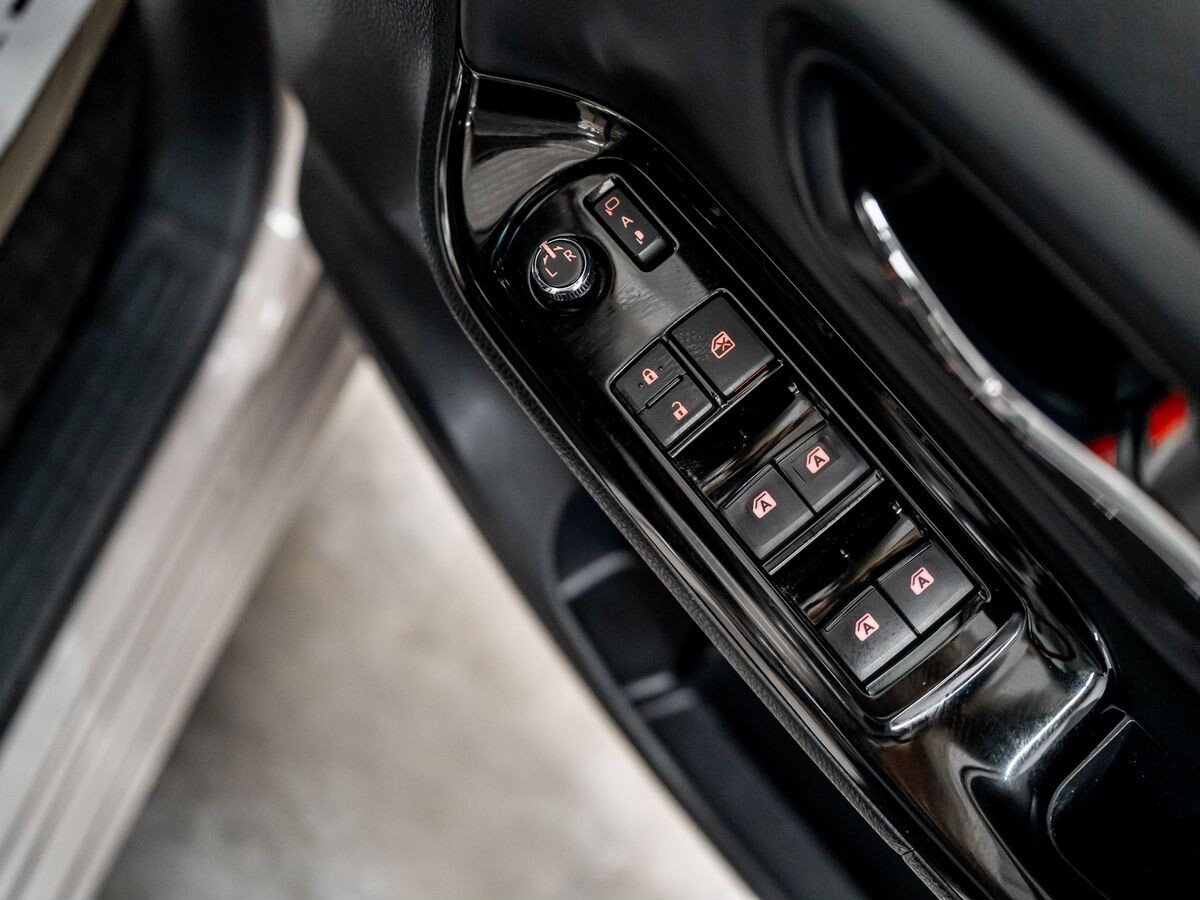 Toyota Voxy 2018 - фото автомобиля