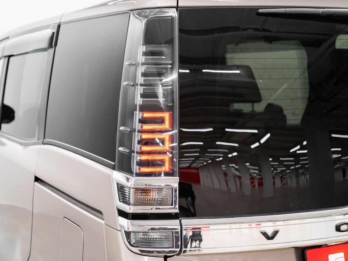 Toyota Voxy 2018 - фото автомобиля