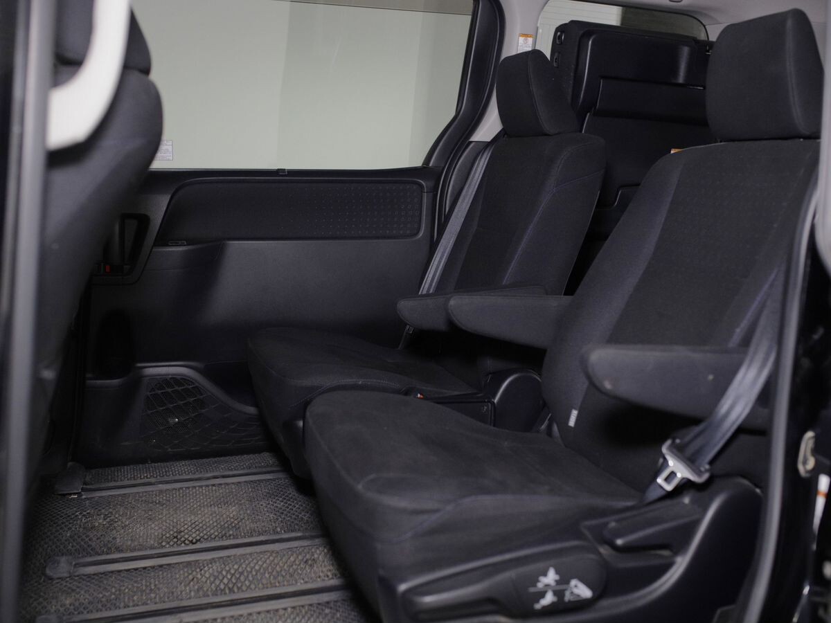 Toyota Noah 2014 - фото автомобиля