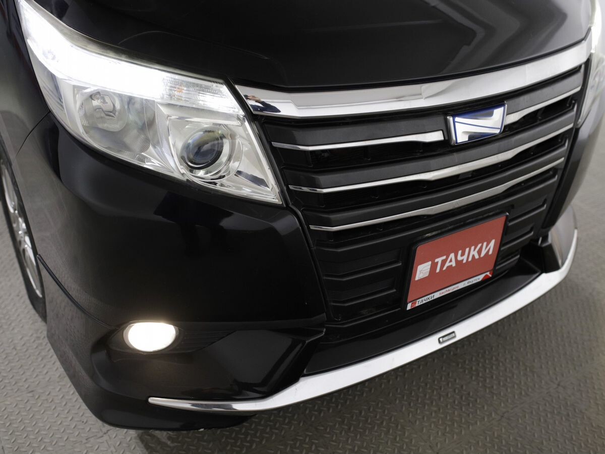 Toyota Noah 2014 - фото автомобиля