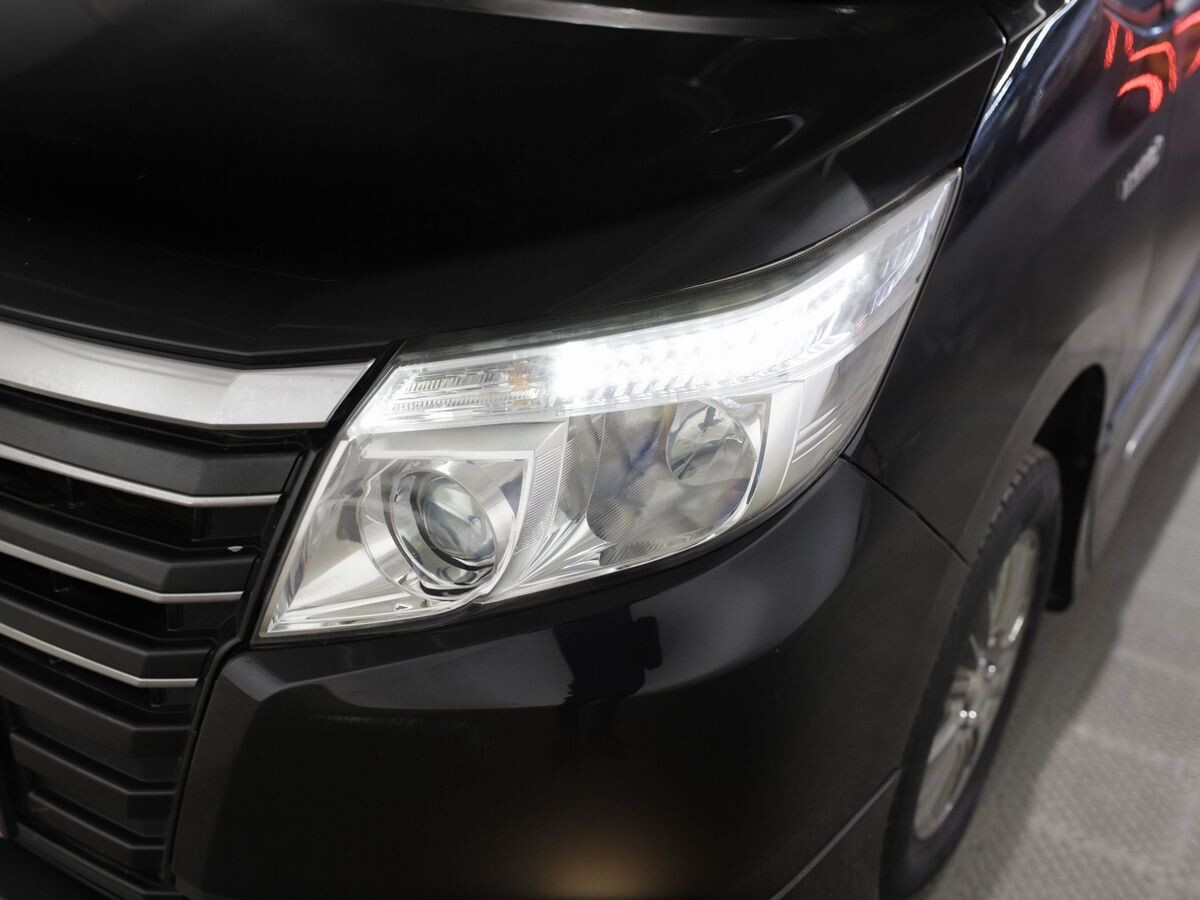 Toyota Noah 2014 - фото автомобиля