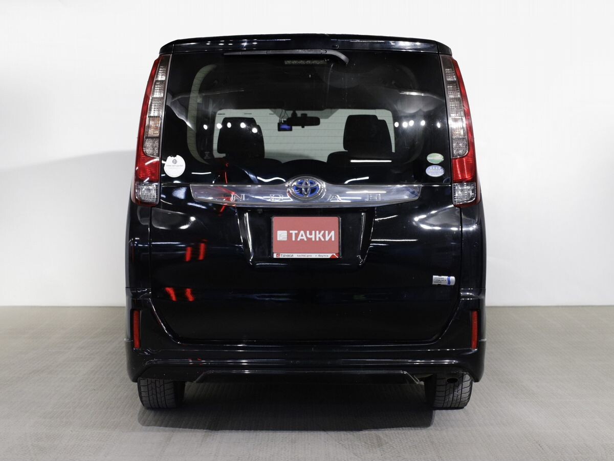 Toyota Noah 2014 - фото автомобиля