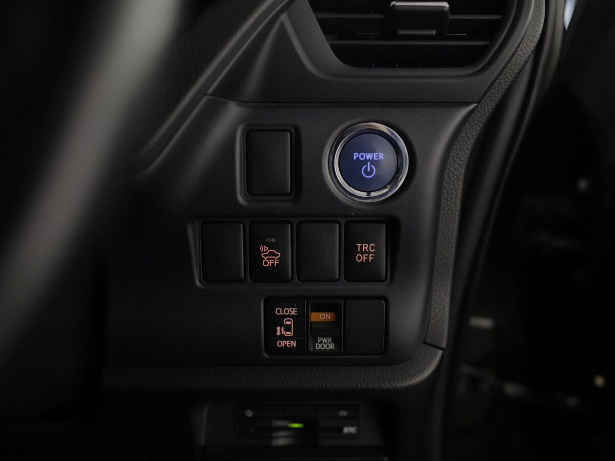 Toyota Noah 2014 - фото автомобиля