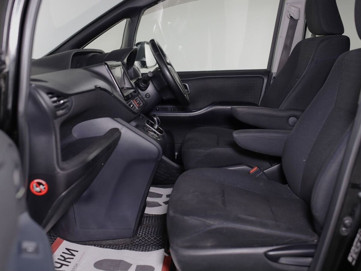 Toyota Noah 2014 - фото автомобиля