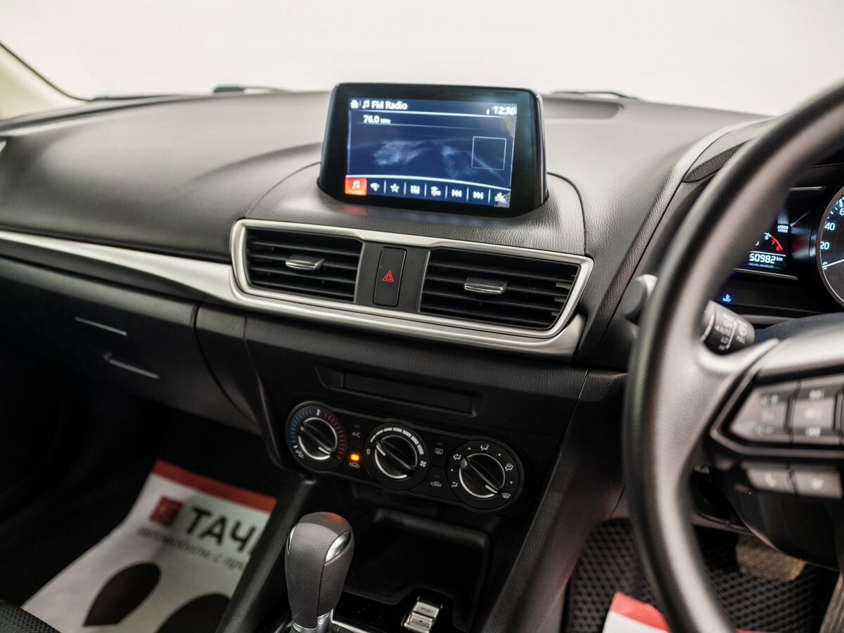 Mazda Axela 2017 - фото автомобиля