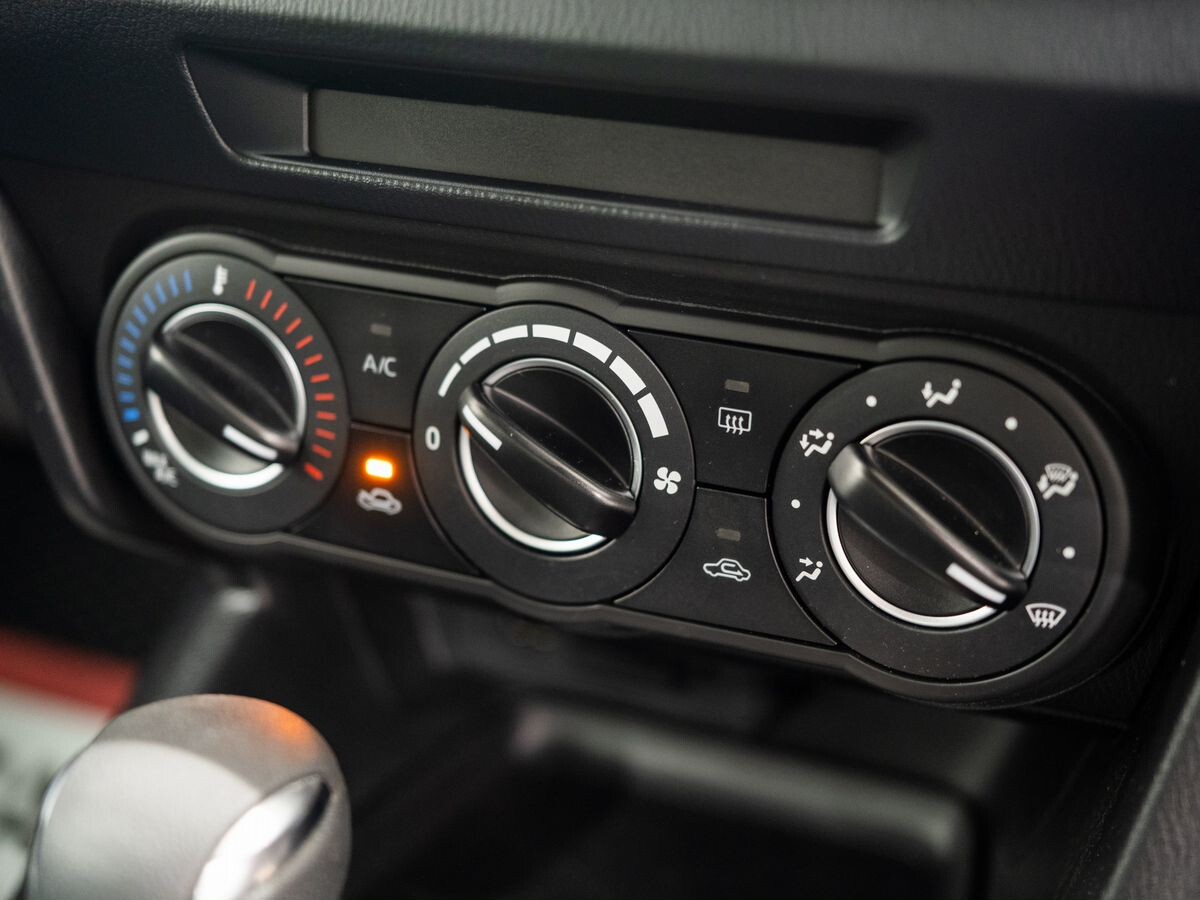 Mazda Axela 2017 - фото автомобиля