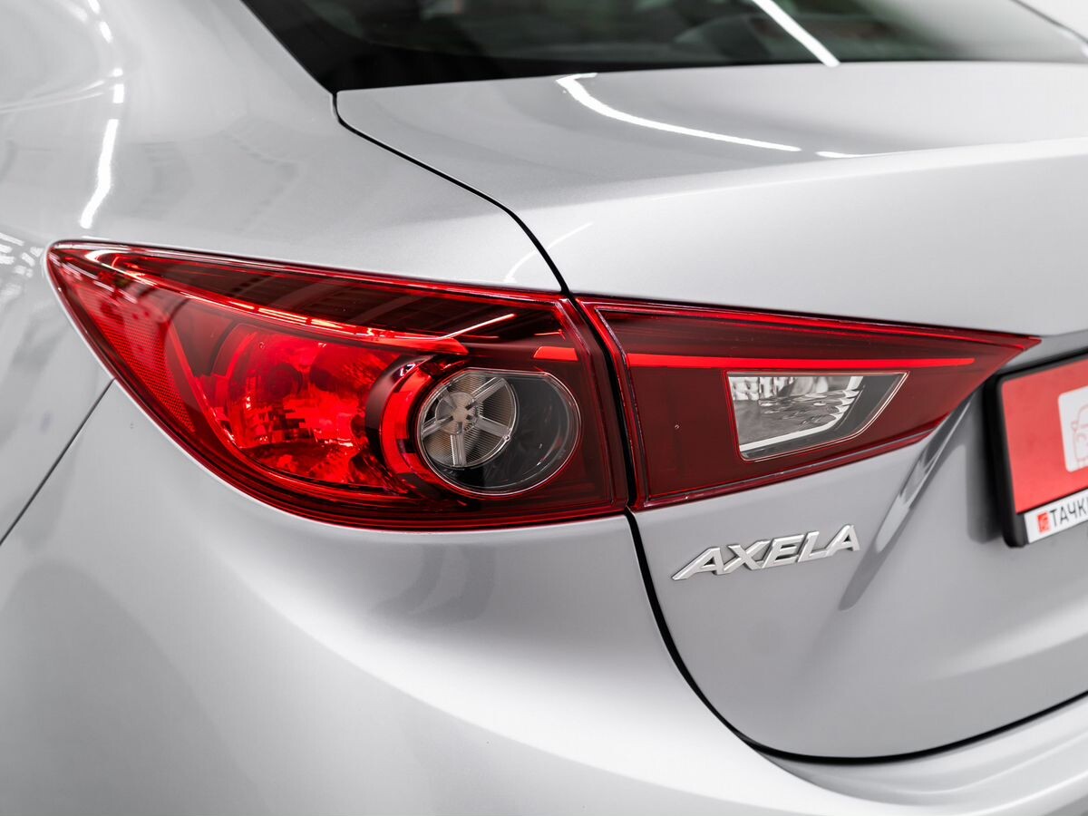 Mazda Axela 2017 - фото автомобиля