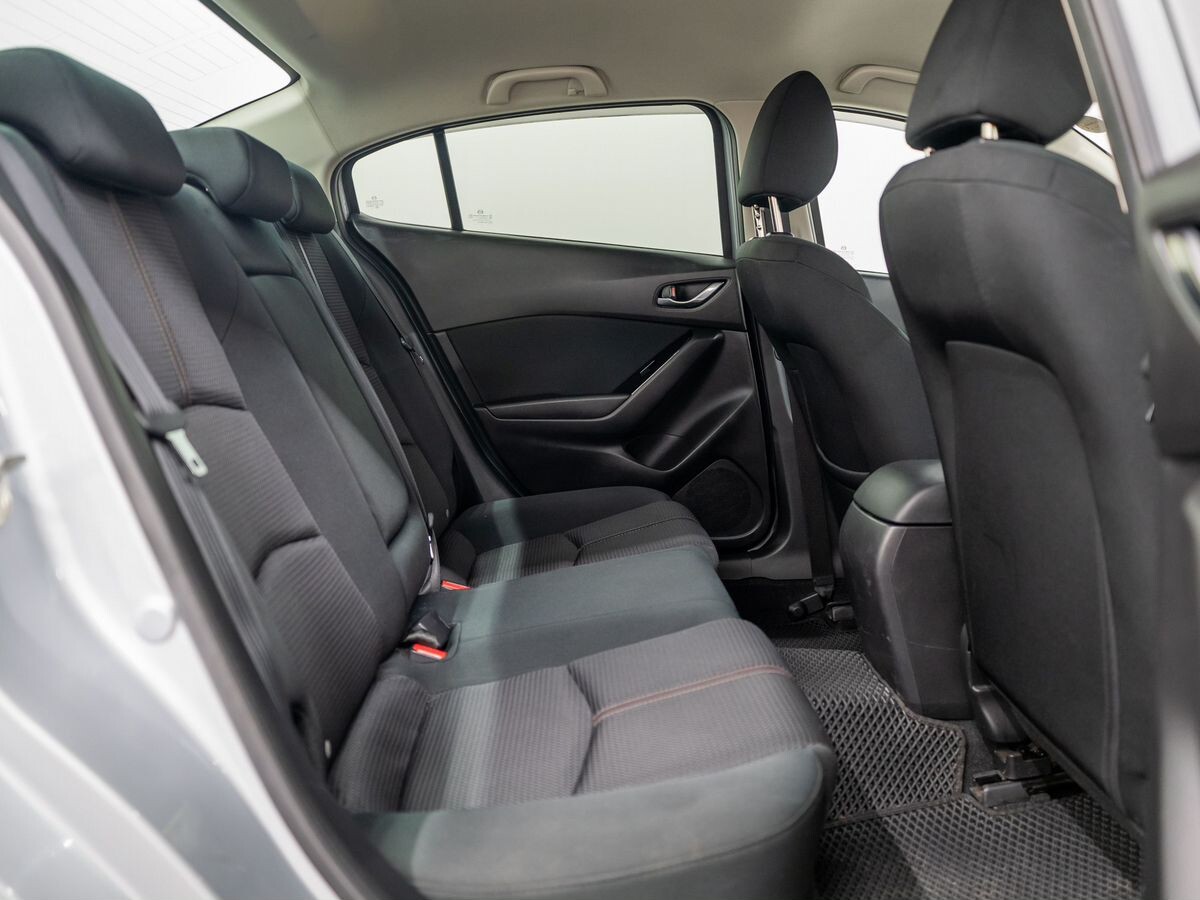 Mazda Axela 2017 - фото автомобиля