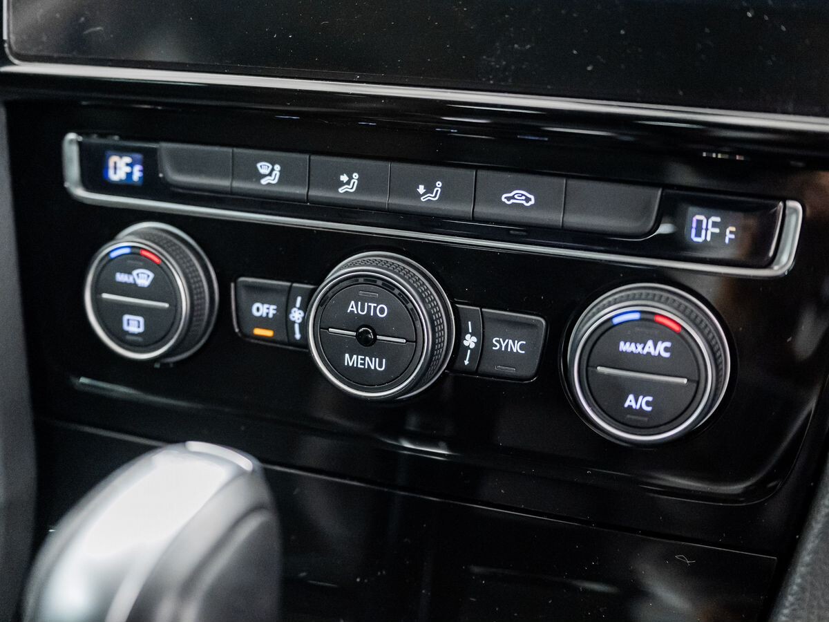 Volkswagen Golf 2017 - фото автомобиля