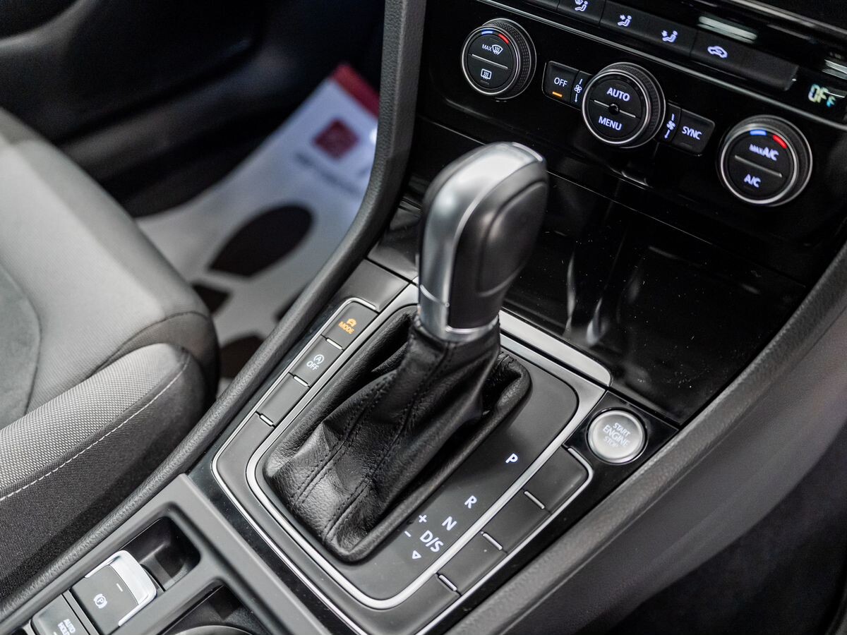 Volkswagen Golf 2017 - фото автомобиля