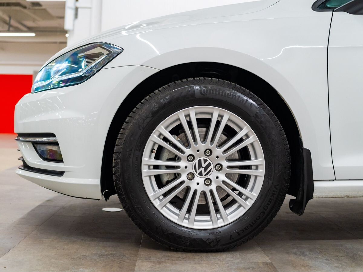 Volkswagen Golf 2017 - фото автомобиля