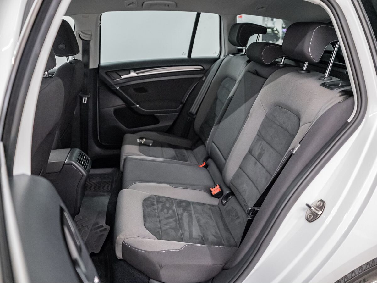 Volkswagen Golf 2017 - фото автомобиля