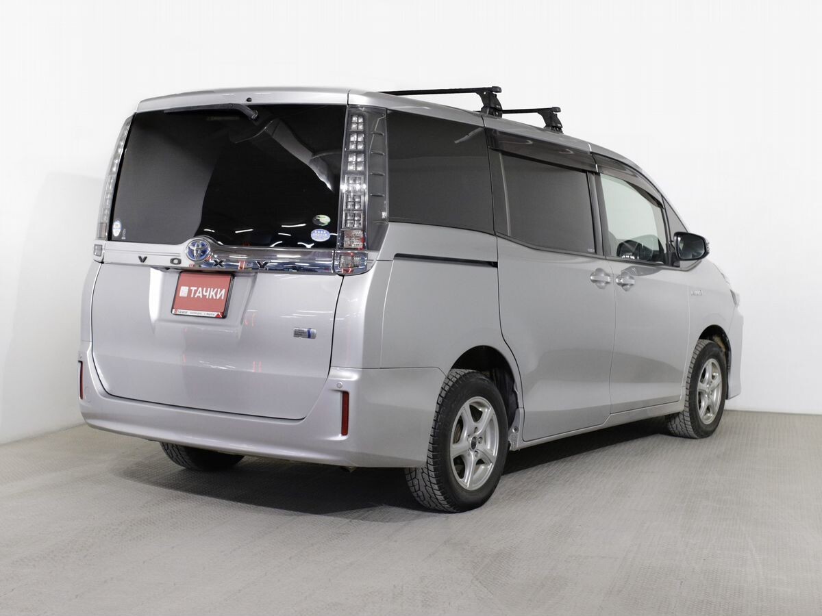 Toyota Voxy 2014 - фото автомобиля