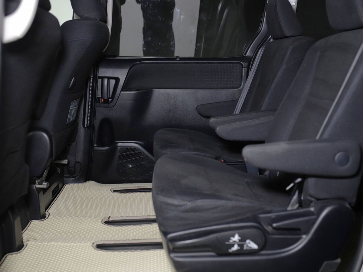 Toyota Voxy 2014 - фото автомобиля