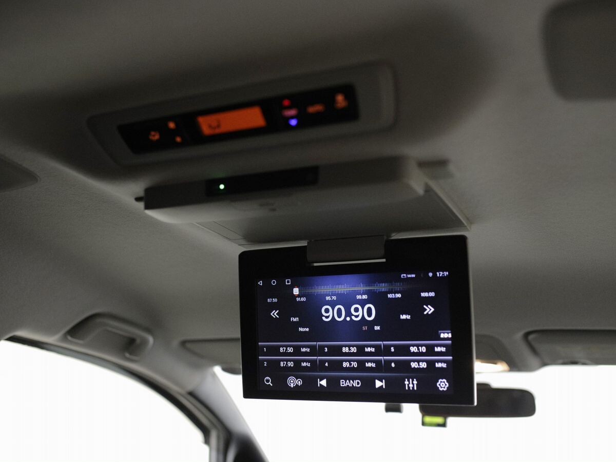 Toyota Voxy 2014 - фото автомобиля