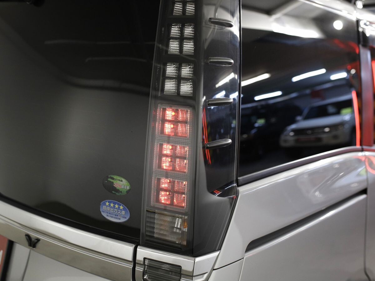 Toyota Voxy 2014 - фото автомобиля