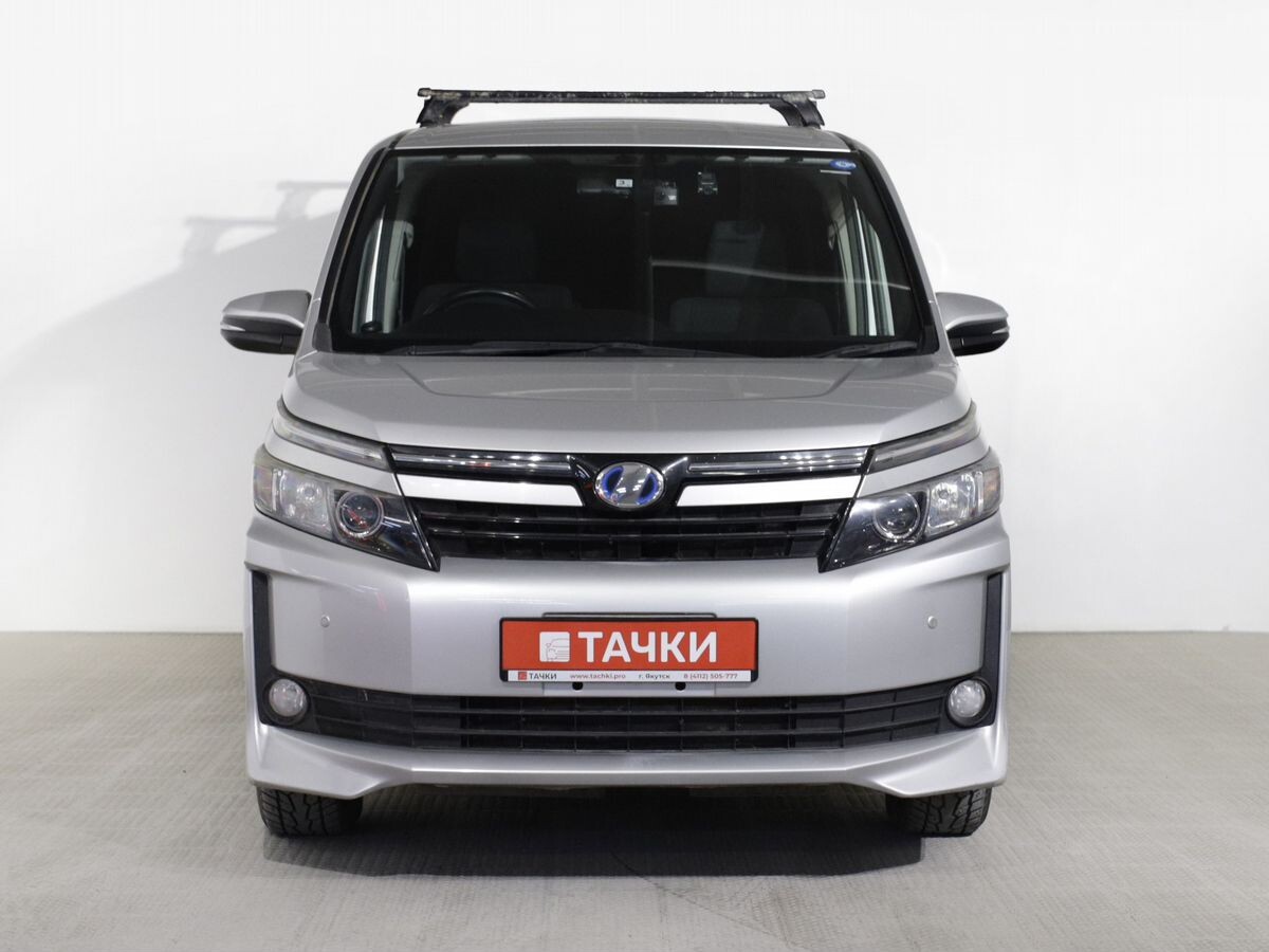 Toyota Voxy 2014 - фото автомобиля