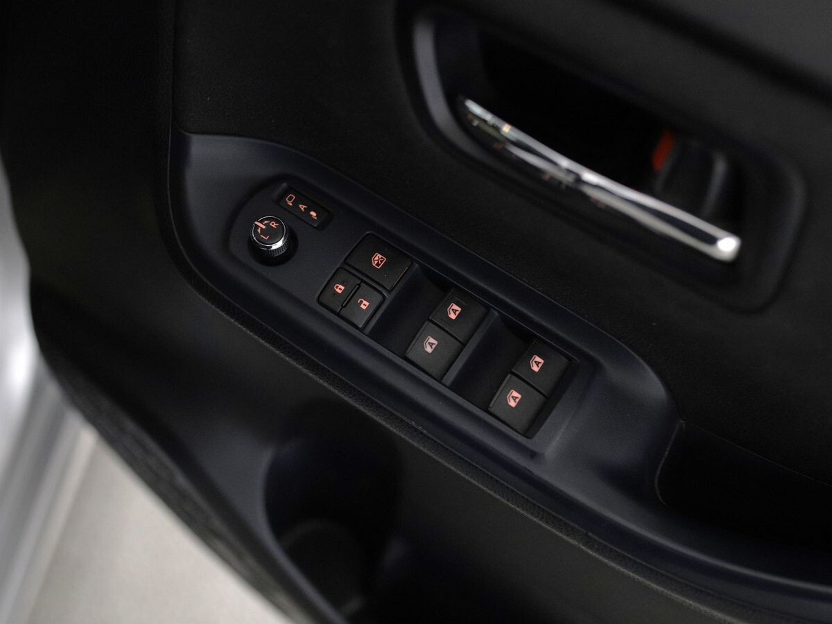 Toyota Voxy 2014 - фото автомобиля