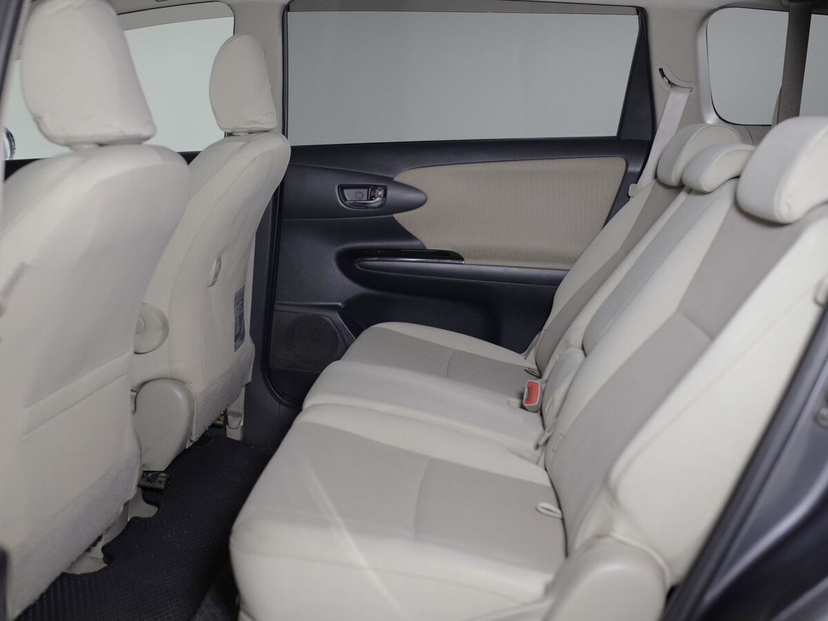 Toyota Wish 2016 - фото автомобиля