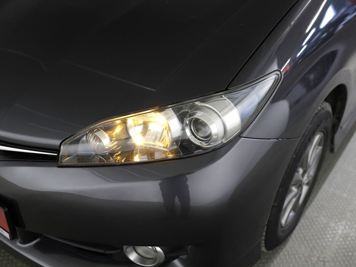 Toyota Wish 2016 - фото автомобиля