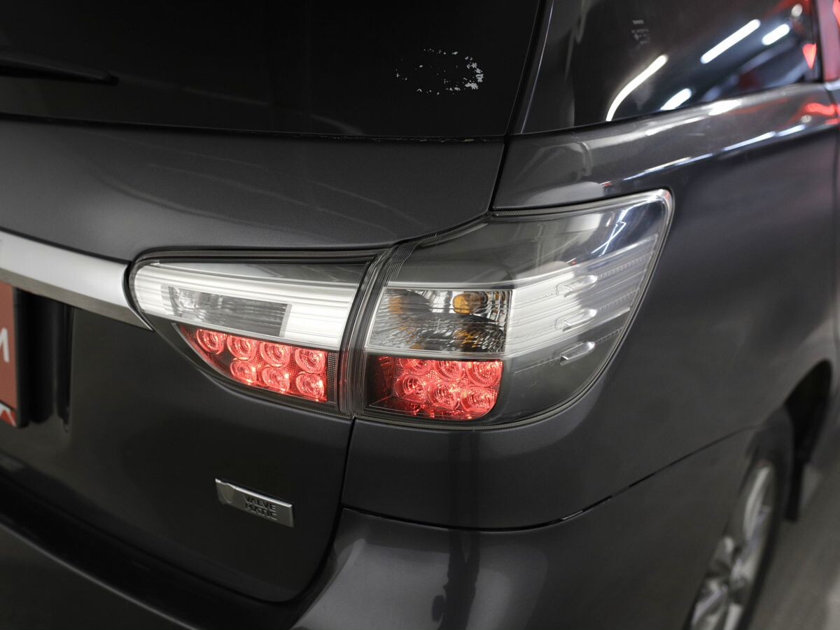 Toyota Wish 2016 - фото автомобиля