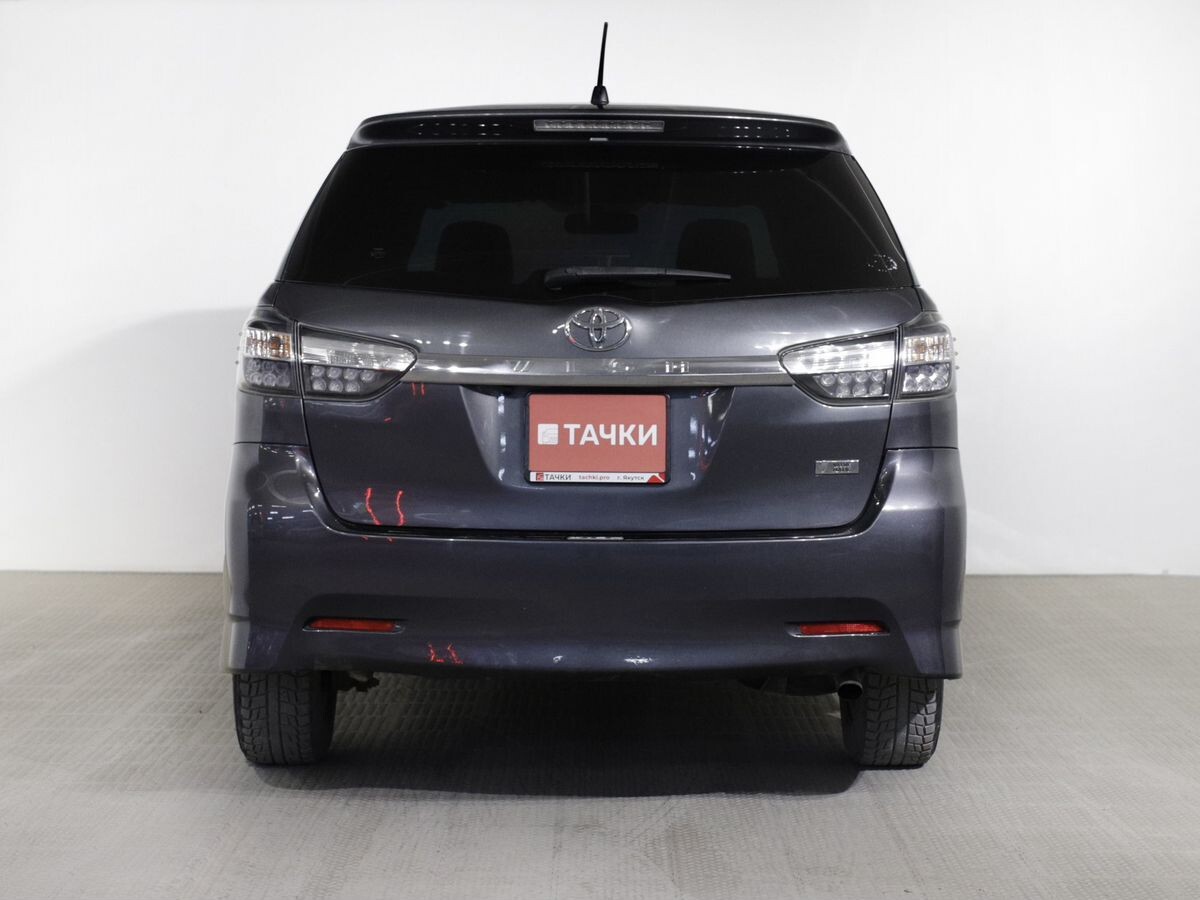 Toyota Wish 2016 - фото автомобиля