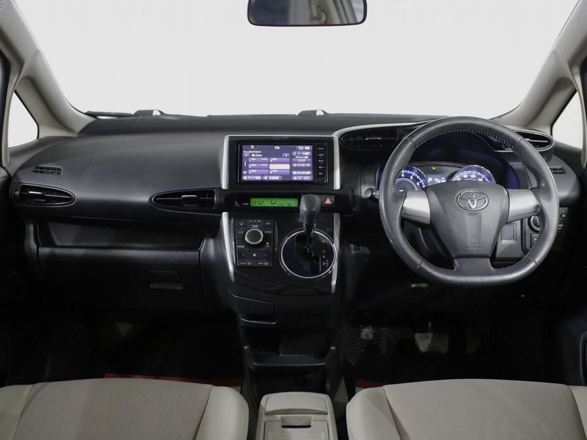 Toyota Wish 2016 - фото автомобиля