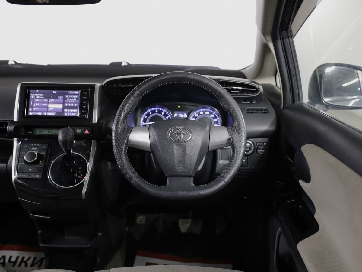 Toyota Wish 2016 - фото автомобиля