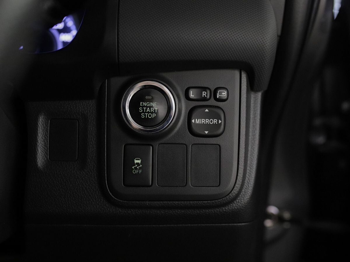 Toyota Wish 2016 - фото автомобиля